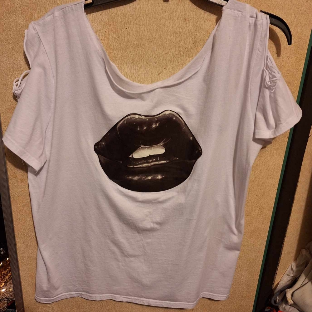 Big kiss T-shirt cut for you